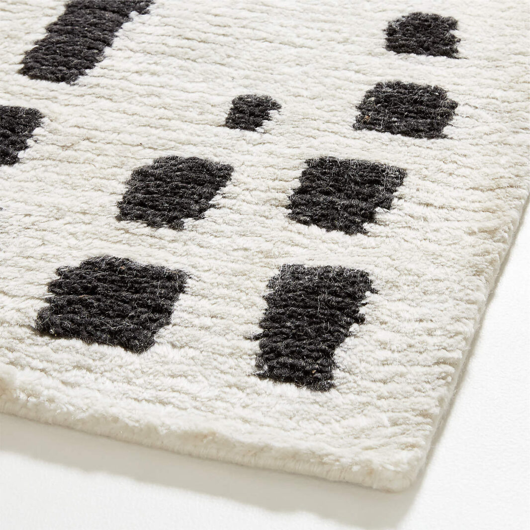 The TADART textured Wool-Blend Hand-Knotted Area Rug